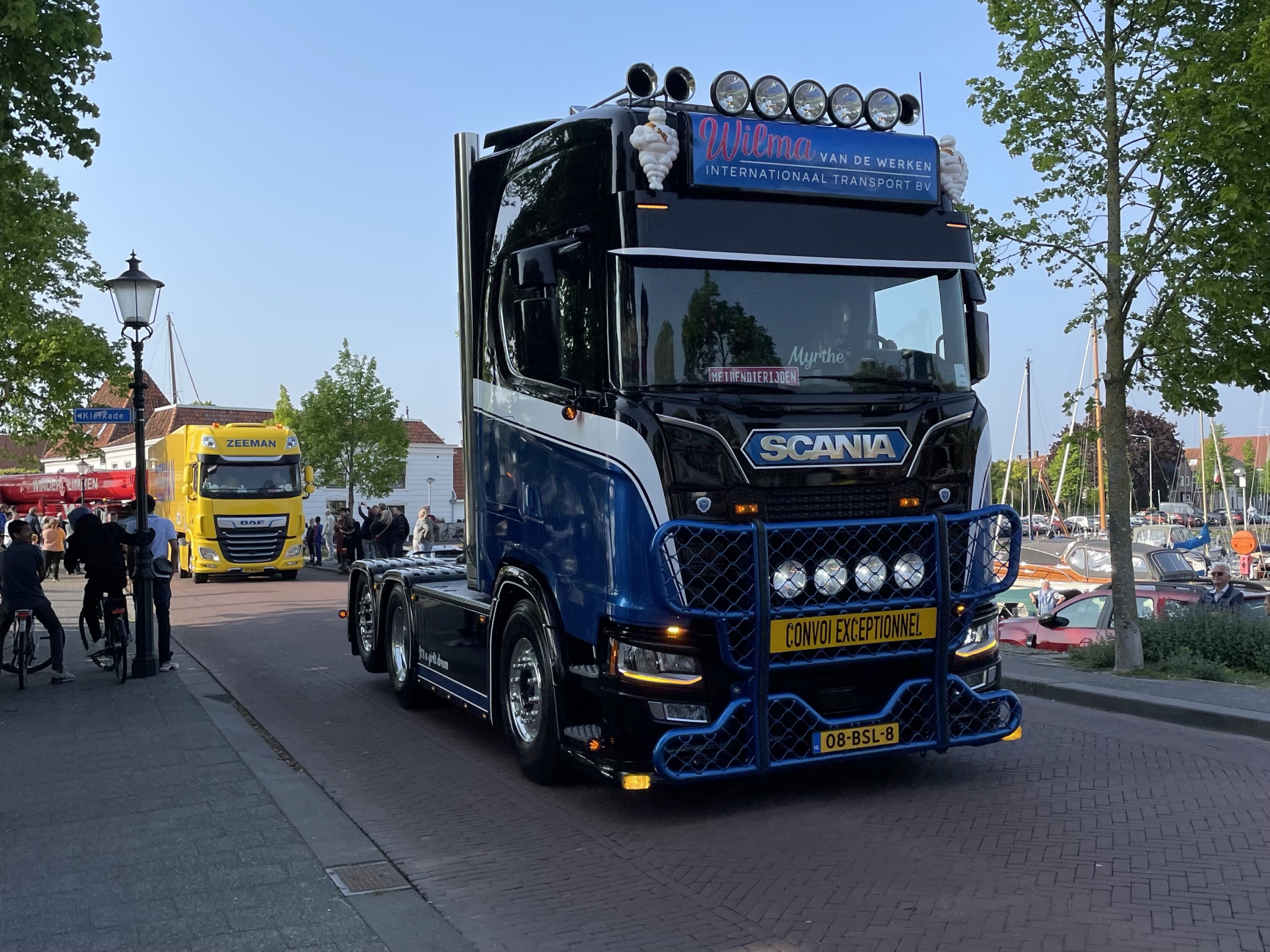 Truck blau