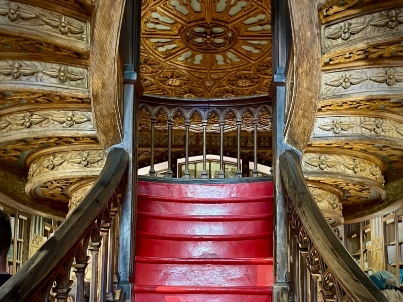 Livraria-Lello-Treppe