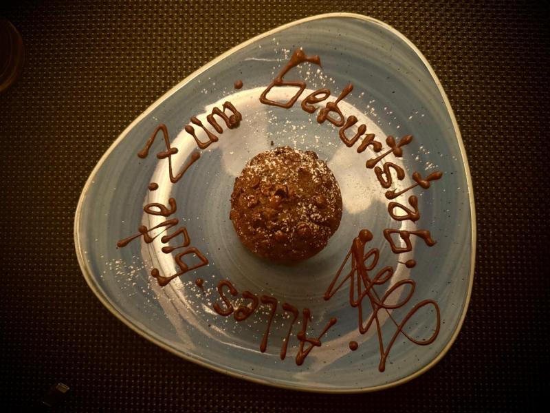 Geburtstagsgruss-vom-Team-des-Barrys-Restaurant-Grindelwald