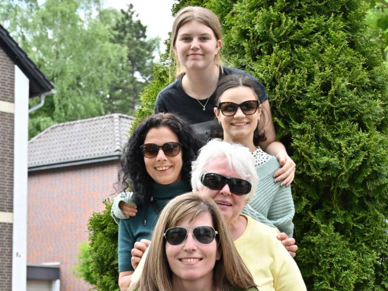 Kurzzeit-Nachbarschaft-Familienbild-Eisdiele