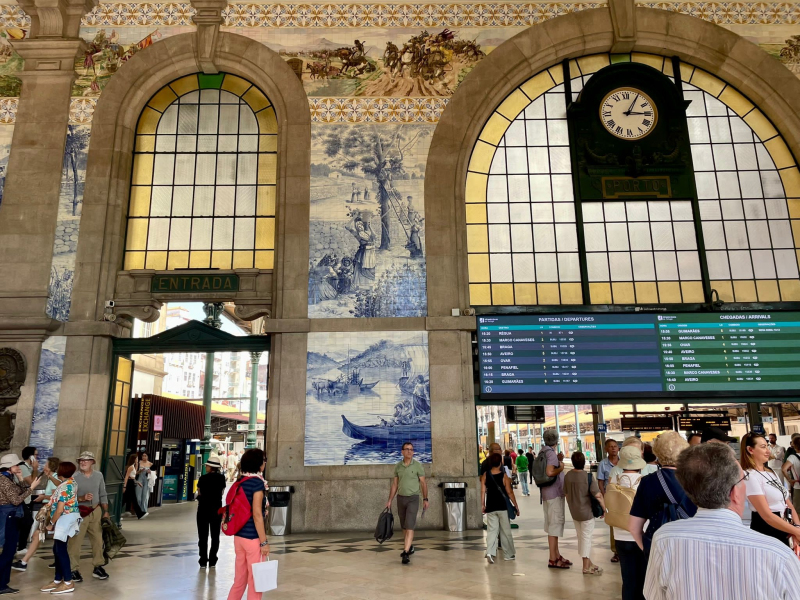Bahnhof-Fliesen