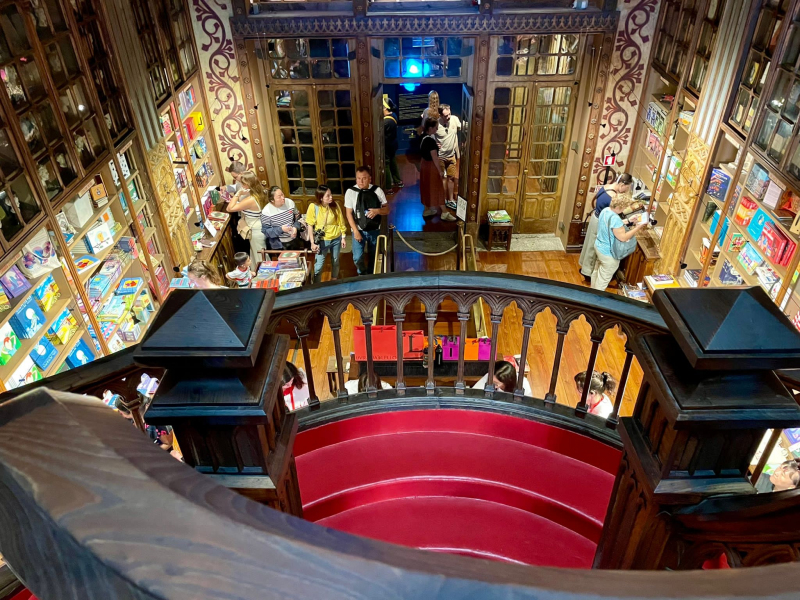 Livraria-Lello-Treppe