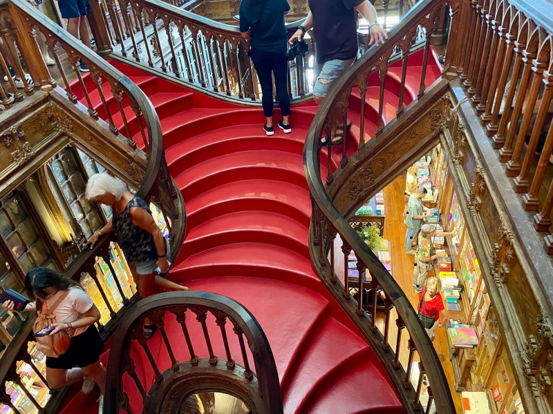 Livraria-Lello-Treppe