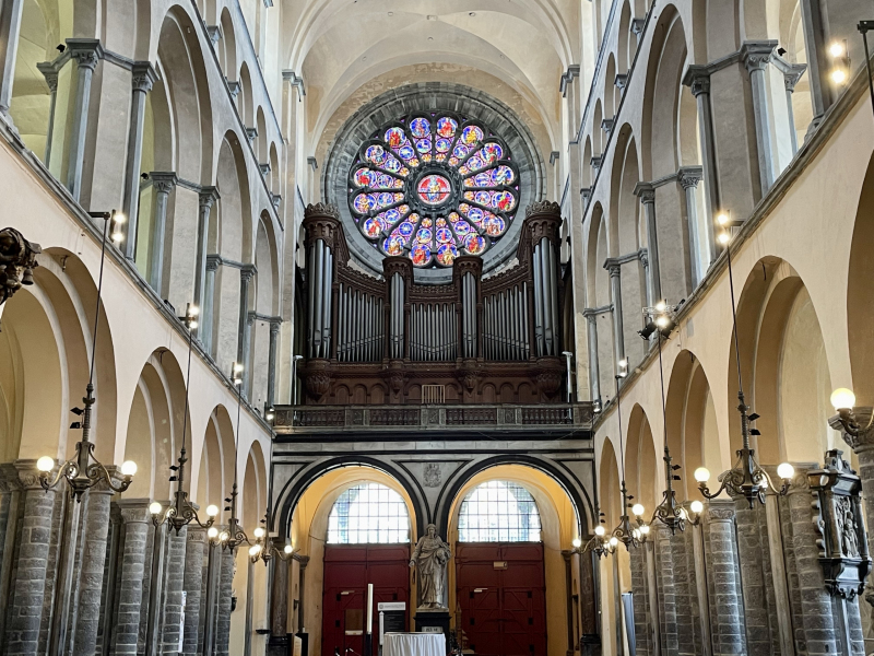 Kathedrale-Notre-Damme-Tournai-Innenansicht-Orgel
