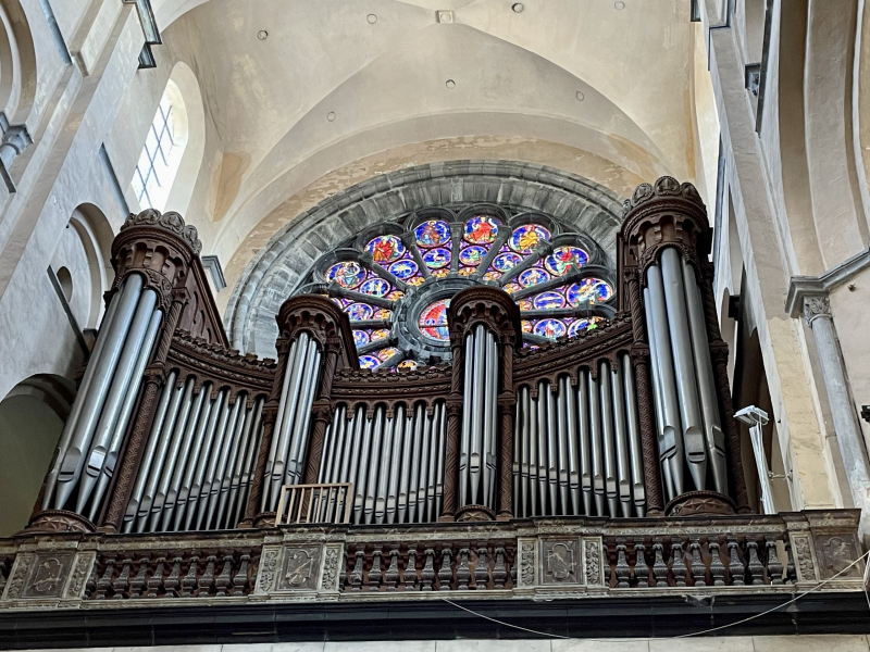 Kathedrale-Notre-Damme-Innenansicht-Orgel