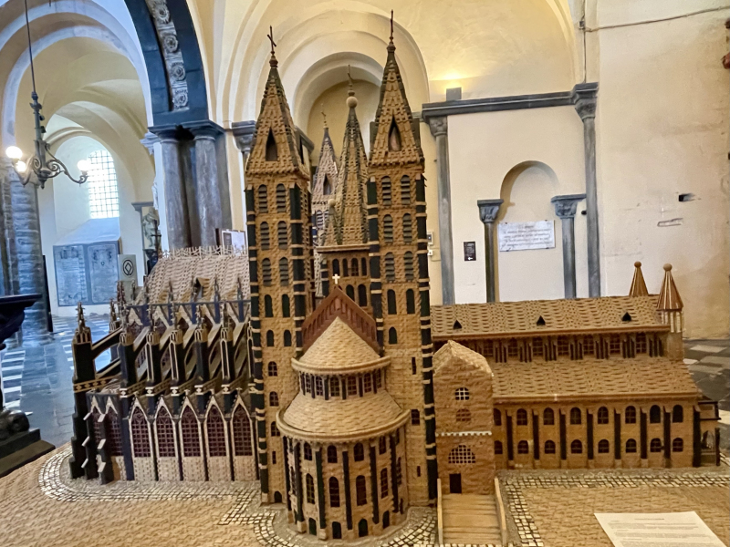 Kathedrale-Notre-Damme-Tournai-Miniaturansicht-Seite