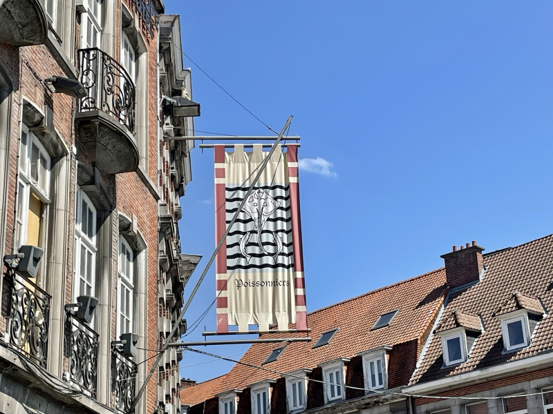 Zwischenstopp-Banner-am-Haus