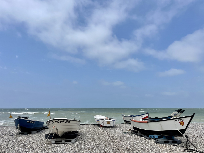 Frankreich-Normandie-Yport-Fischerboote-am-Strand