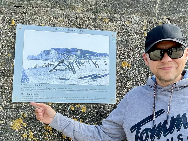 Étretat-Daniel-vor-Hinweisschild