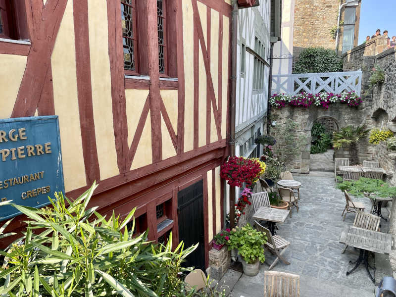 Weg-durch-die-Klosteranlage