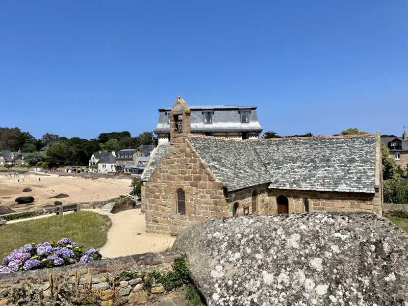 Häuser-Granitküste