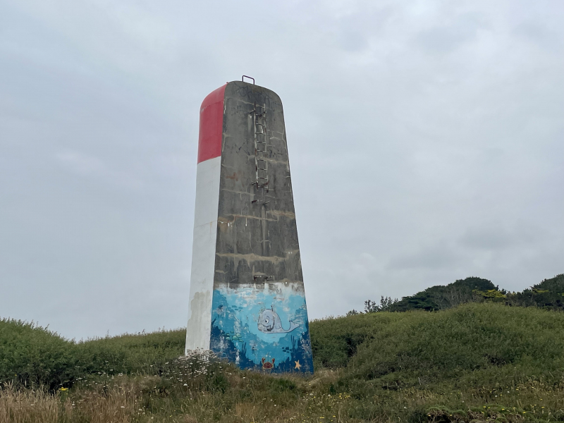 Nostalgische-Navigationshilfen-Ruine-Semaphor-von-Kerhoazoc