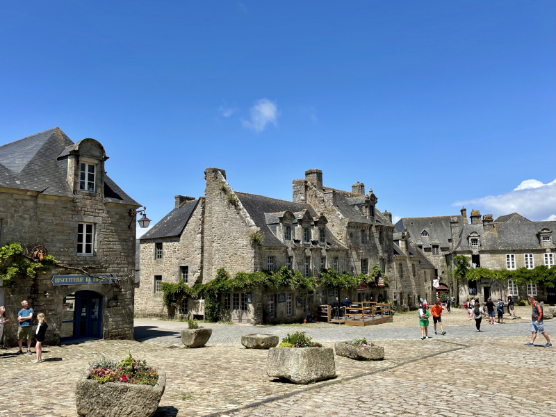 Entspanntes-Reisen-Locronan-Altstadt