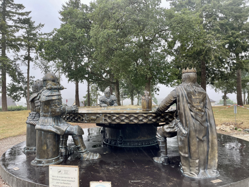 Brocéliande-Ritter-der-Tafelrunde-Denkmal