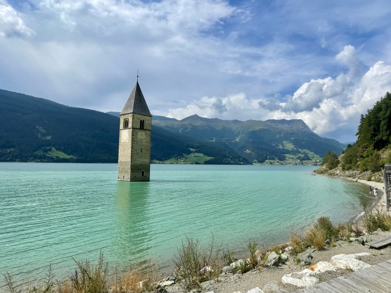 Reschensee-Kirchturm-im-Wasser