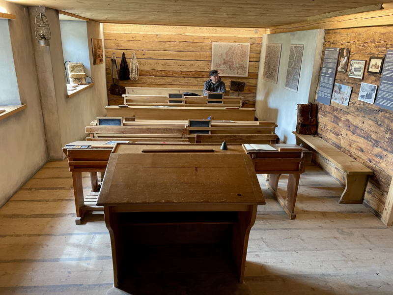 Alpenwunder-Heididorf-Maienfeld-Alphütte