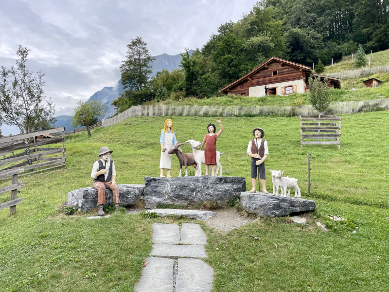 Alpenwunder-Heididorf-Maienfeld-Alphütte