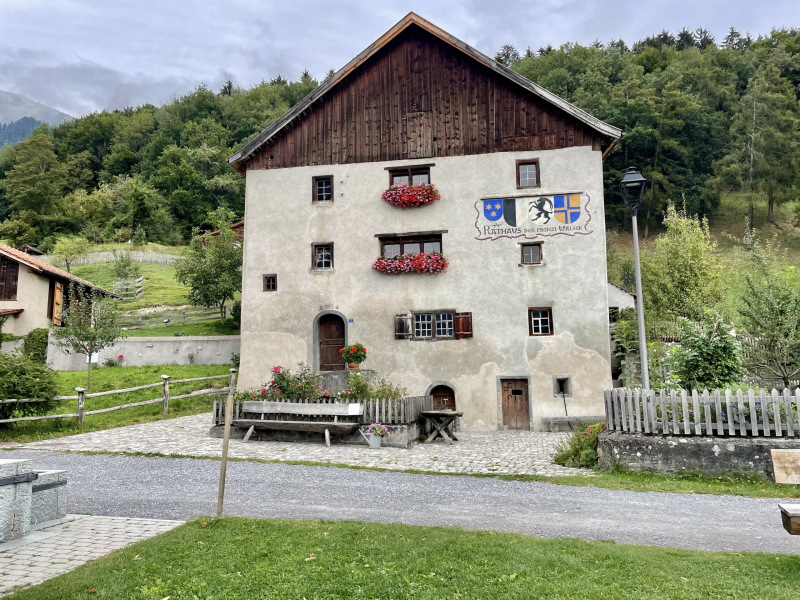 Alpenwunder-Heididorf-Maienfeld-Heidihaus
