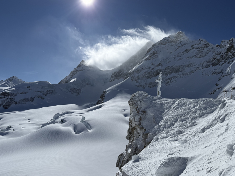 Windgepeitschte-Gipfel-am-Jungfraujoch
