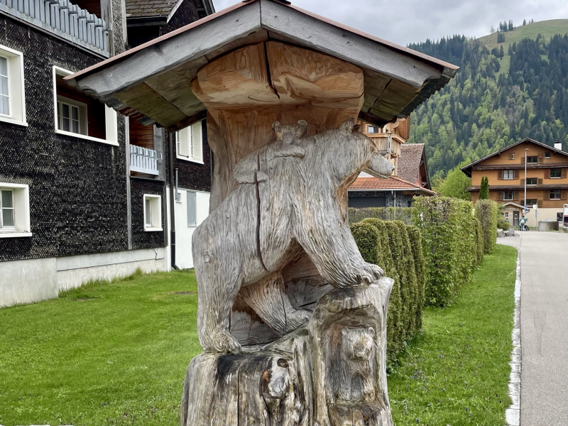 Studen-Holzfigur