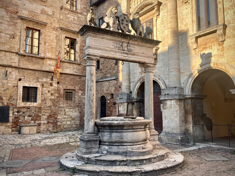 Montepulciano-Piazza-Grande