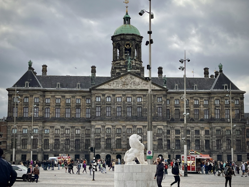 Amsterdam-altes-Gebäude