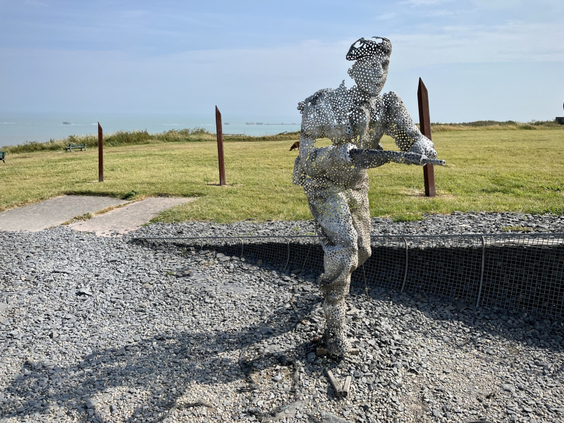 D-Day-Arromanches-Soldaten-Denkmal