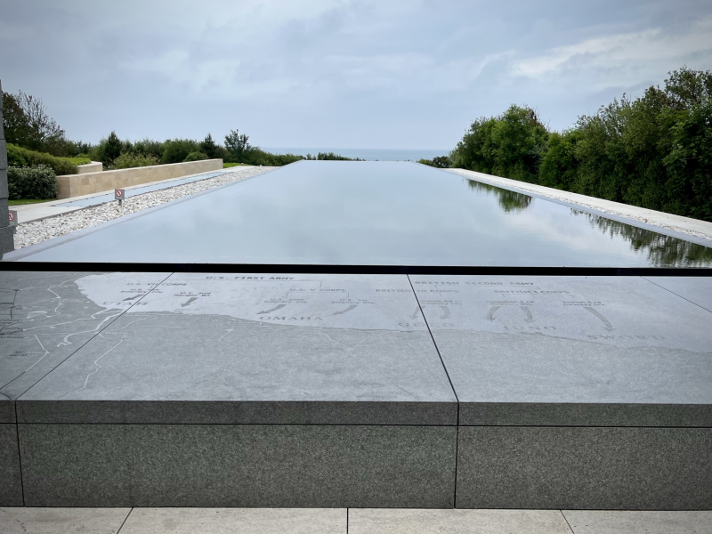 D-Day-Omaha-Beach-Soldatenfriedhof-Eingang