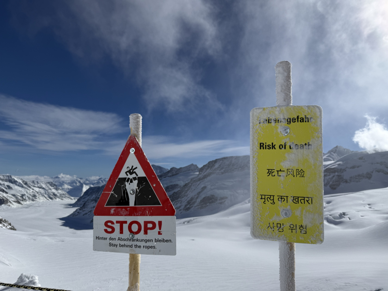 Warnschilder-vor-dem-Aletschgletscher