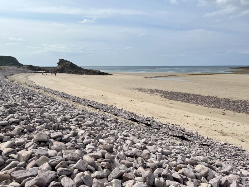 Kies-und-Sandstrand