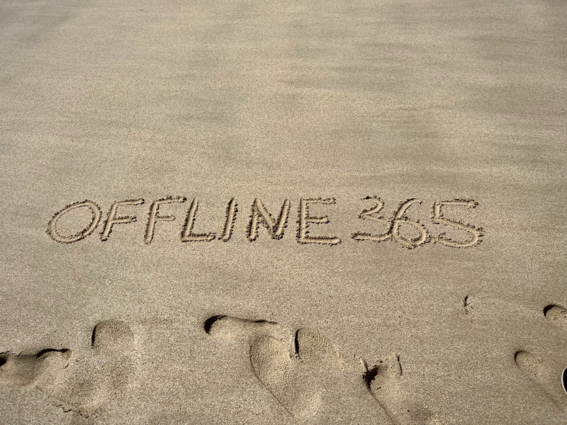 Offline365-Schriftzug-im-Sand