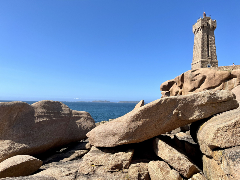 Leuchtturm-Granitküste