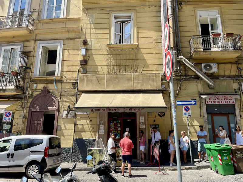 L’Antica-Pizzeria-Da-Michele