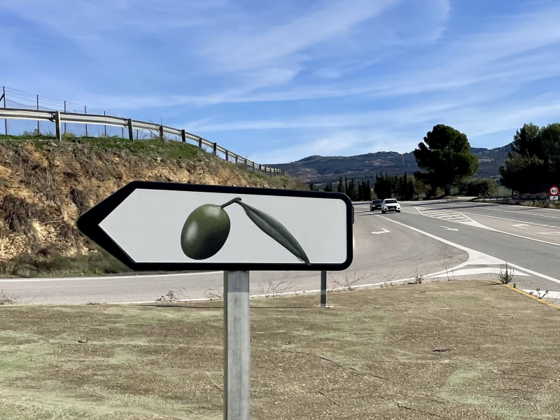 Olivenfarm-Hinweisschild