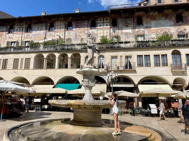 Verona-Piazza-delle-Erbe