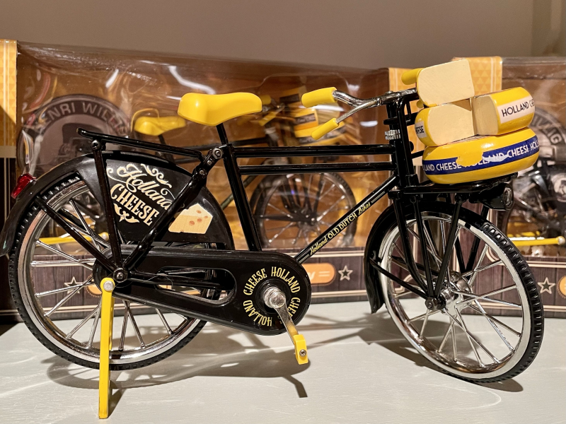 Edam-Volendam-Fahrrad-mit-Käse