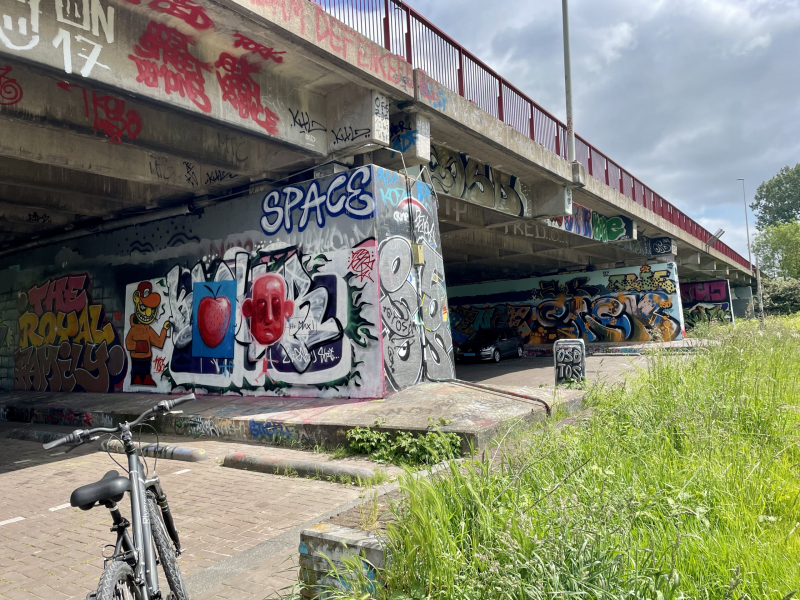 Grafiti-Brückenpfeiler