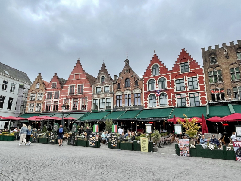 Brügge-Grote-Markt-Brügge-Häuseransicht